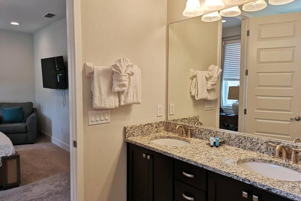 Luxurious Modern Villa Near Disney With Theater, Pool And Spa In Encore Resort At Reunion オーランド エクステリア 写真